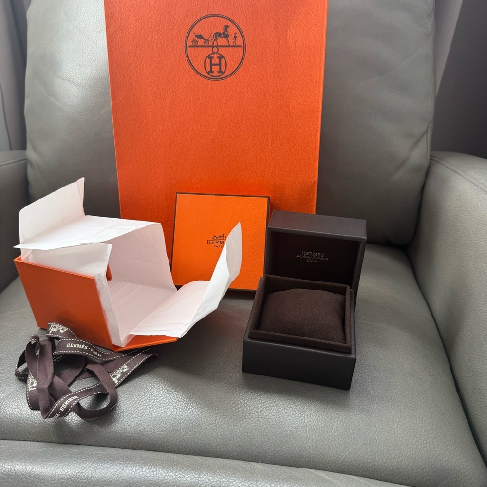 Hermès Gray Box with Ribbon - Picture 3 of 11